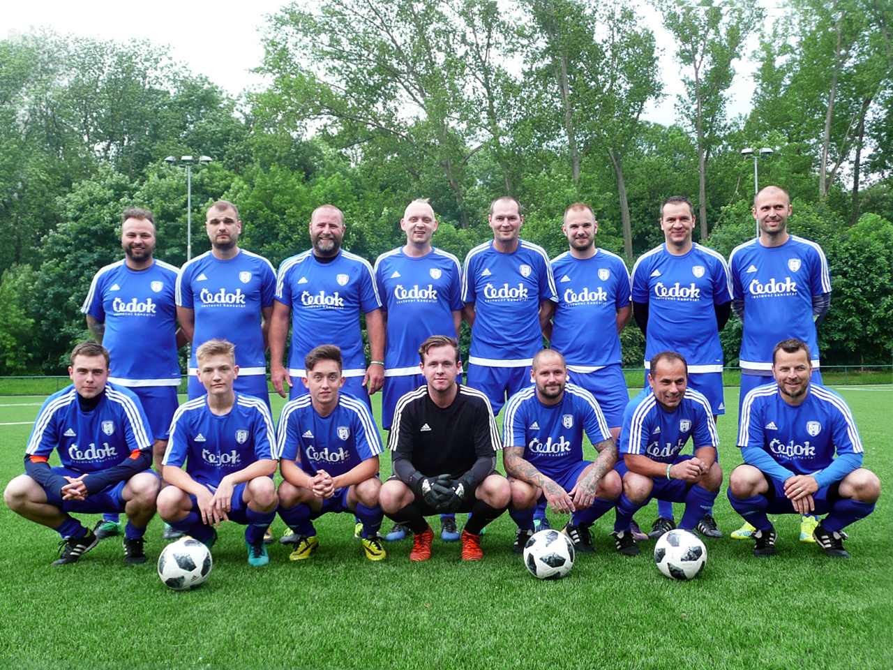 Novinky Fotbalistum Sk Cechie Uhrineves To V Modrych Dresech Cedok Kope Samo Cedok